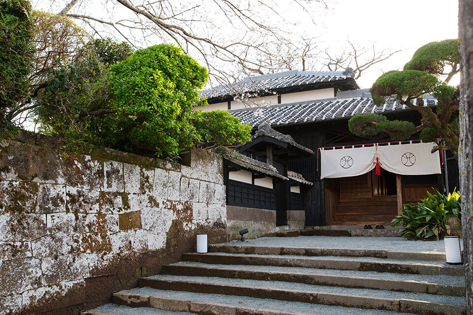 今日は学生時代の親友と 武家屋敷に泊まる。